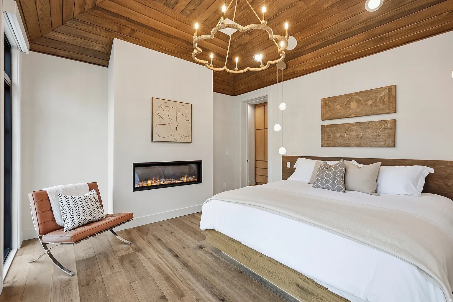Hearth Master Suite — photo 1